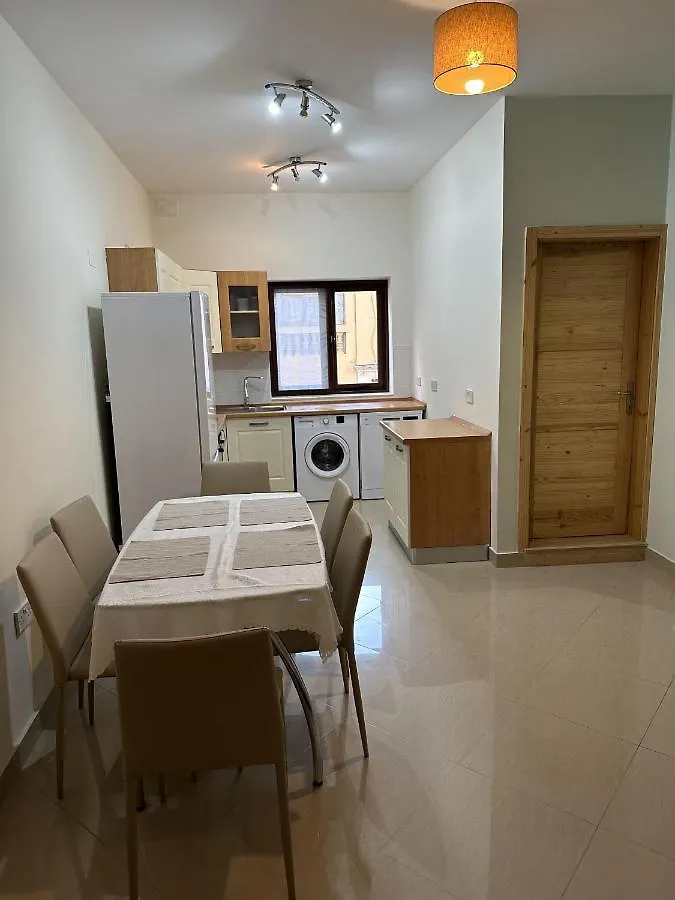 Ewa Apt - 3-Bed Near Sliema - St Julians Seafront Apartment