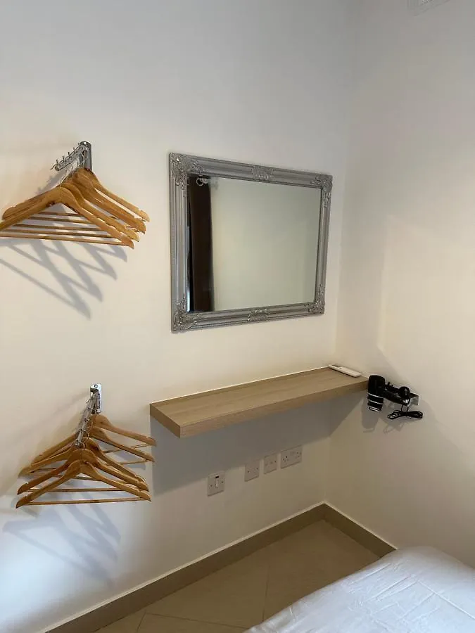 Ewa Apt - 3-Bed Near Sliema - St Julians Seafront Apartment