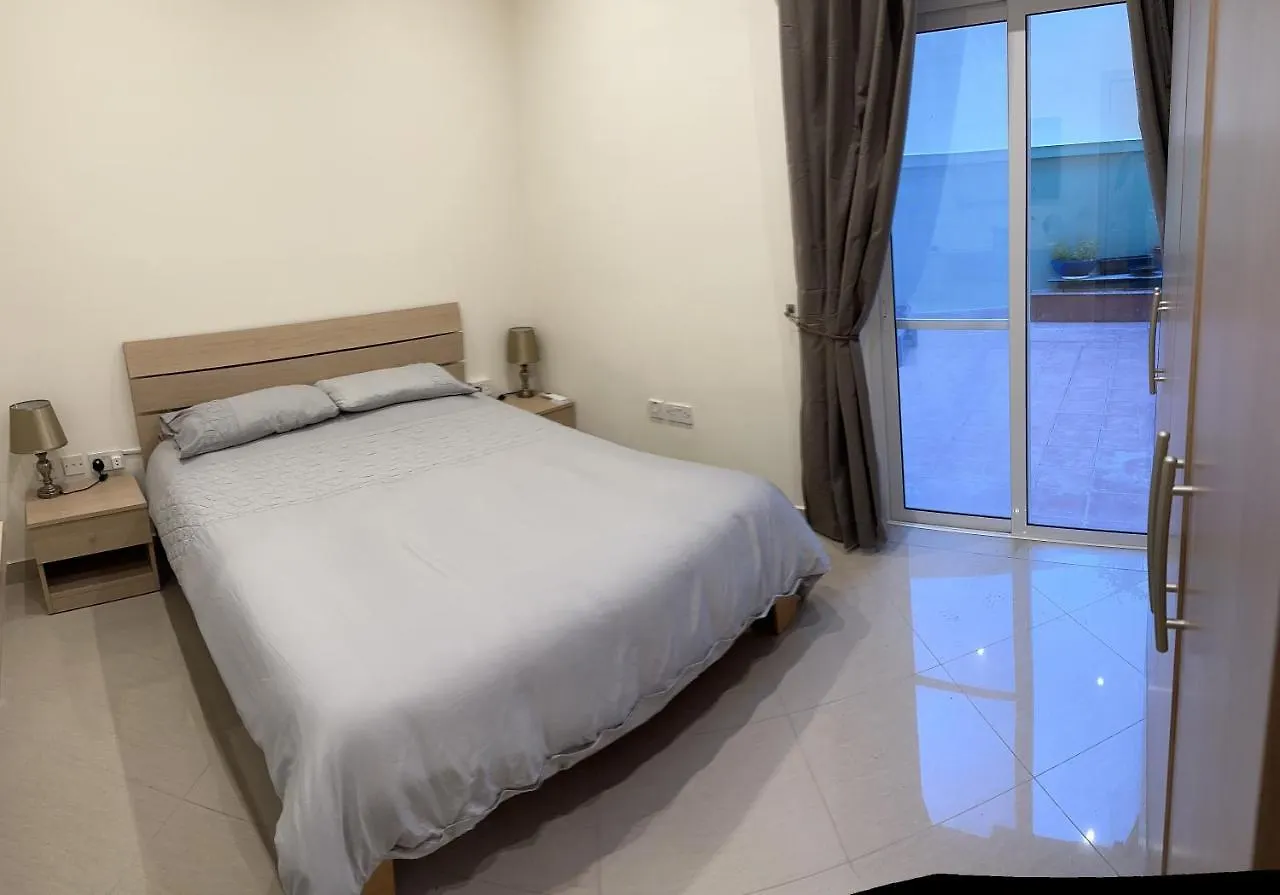 Ewa Apt - 3-Bed Near Sliema - St Julians Seafront Apartment 0*,