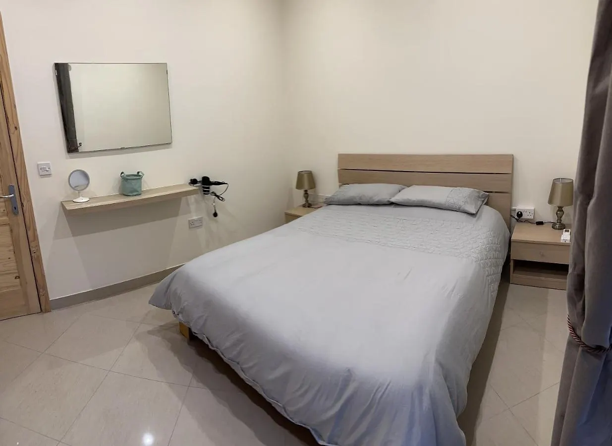 Ewa Apt - 3-Bed Near Sliema - St Julians Seafront Apartment