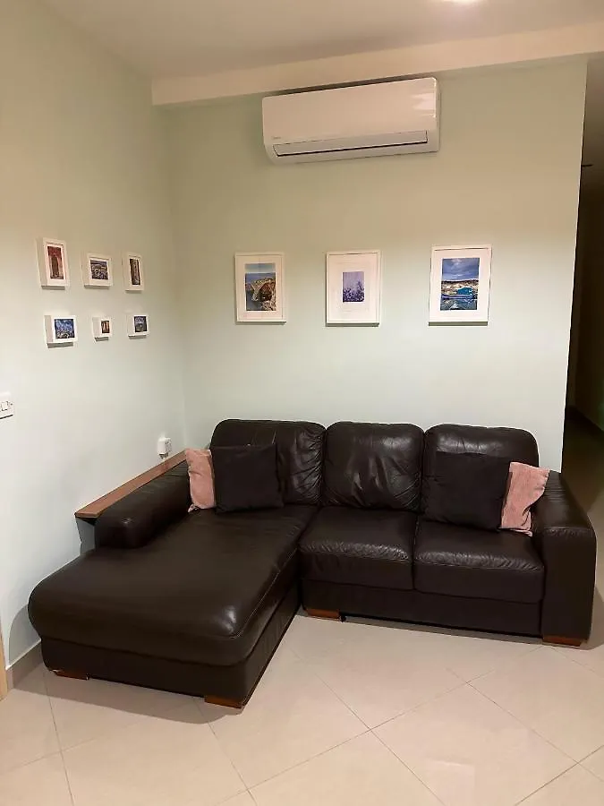 Ewa Apt - 3-Bed Near Sliema - St Julians Seafront Apartment